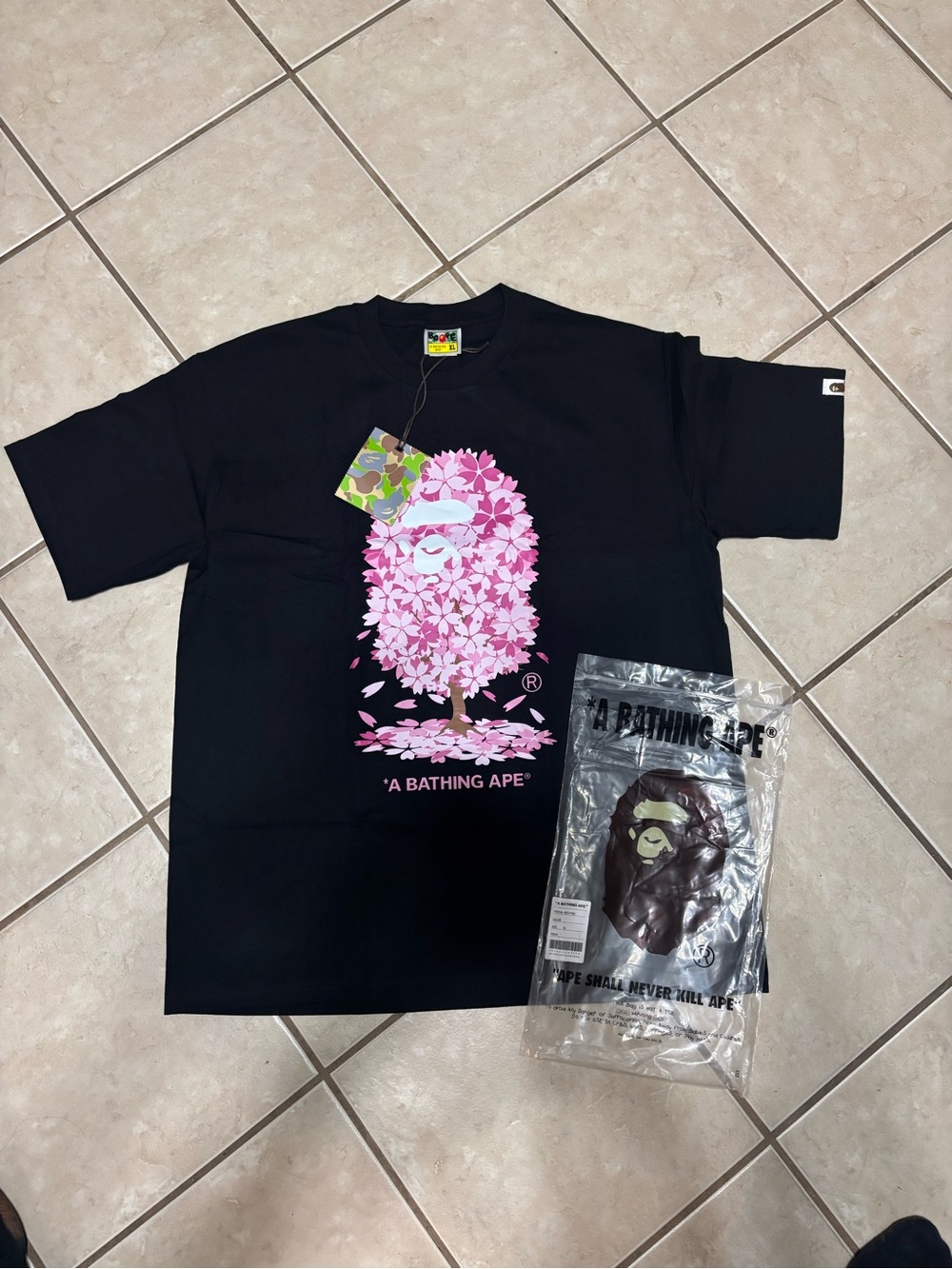 A Bathing Ape Head Graphic T-Shirt Floral Graphic T-Shirt Black large NWT